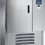 Refrigerador vertical QC3-40 con puerta cerrada
